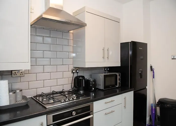Modern Apartment, 1Km From City!