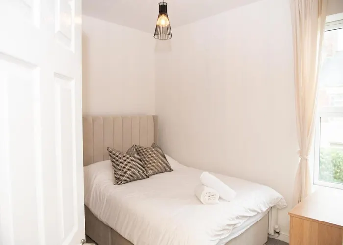 Modern Apartment, 1Km From City!