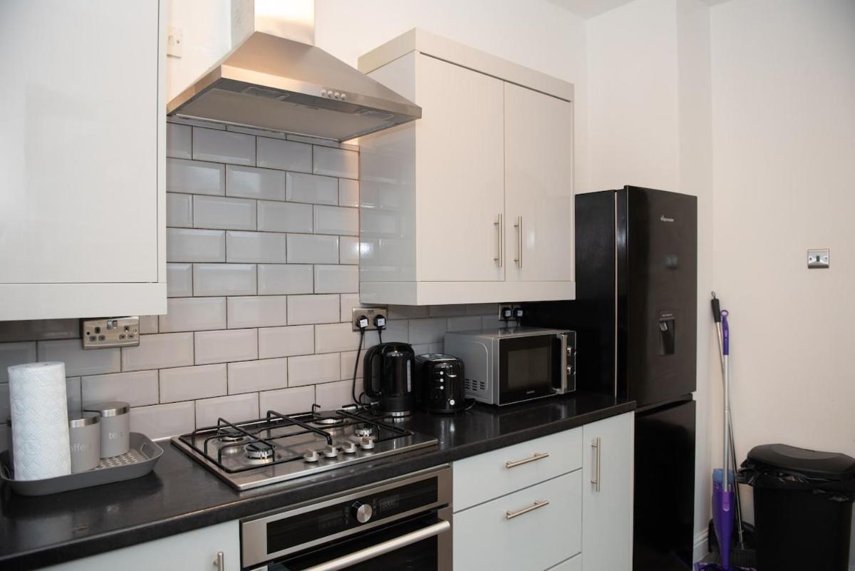 Modern Apartment, 1km From City! Apartment